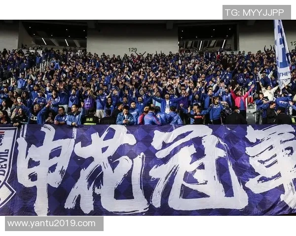 上海足球队战术之争引发热议球迷与专家各执己见探讨未来发展方向