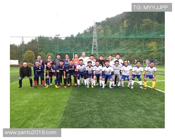 重庆足球队在足球团队协作排行榜中荣登第六名展现出色团队精神与默契配合