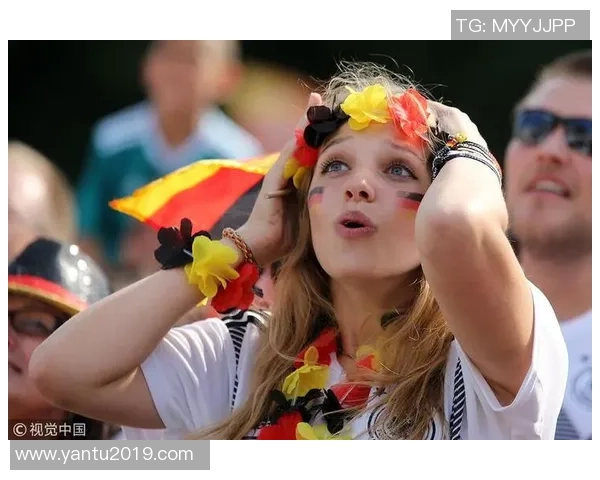 足球明星与女球迷亲密合照展现热爱与激情的瞬间 足球明星与女球迷亲密合照展现热爱与激情的瞬间