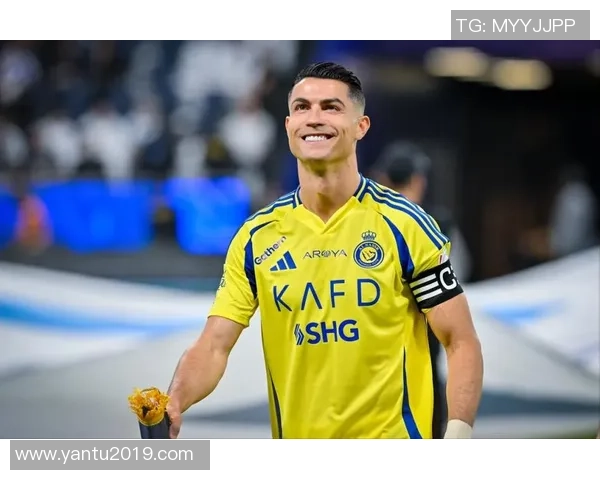 足球明星出场的震撼瞬间与精彩表现引发球迷热烈追捧与欢呼 足球明星出场的震撼瞬间与精彩表现引发球迷热烈追捧与欢呼