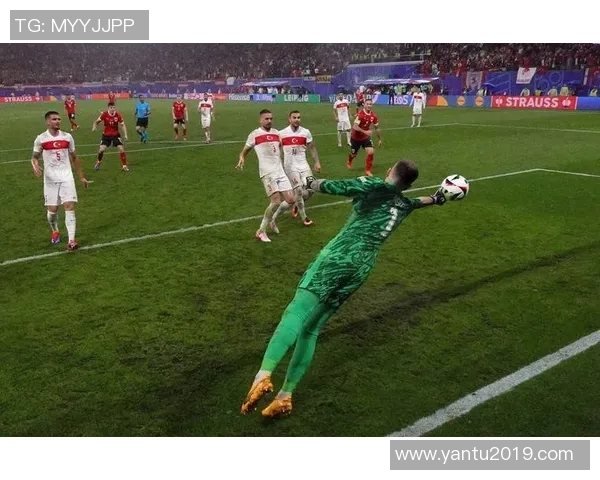 足球明星的专属解说带你领略赛场背后的精彩故事与独特视角 足球明星的专属解说带你领略赛场背后的精彩故事与独特视角